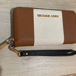 Michael Kors Wristlet Wallet